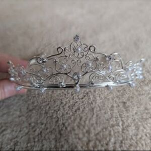 Elegant Silver Tiara with Crystal Accents